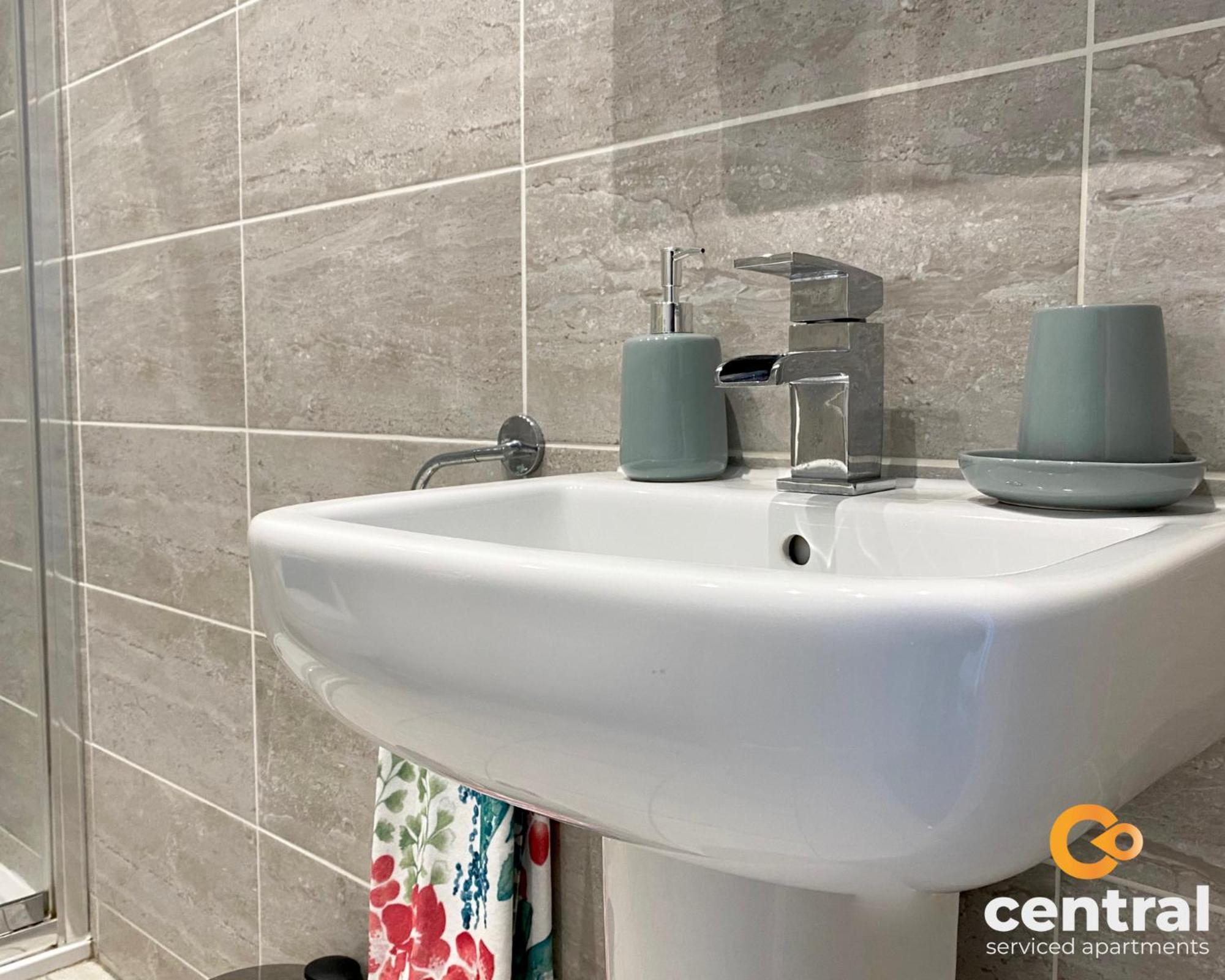 Central Serviced Apartments - Cosy 1 Bedroom - Walk Away From City Quay V&A - Walk To Bus And Train Station - Easy Access To City Centre - Fast Wi-Fi - Fully Equipped - Weekly & Monthly Stay Offers 邓迪 外观 照片